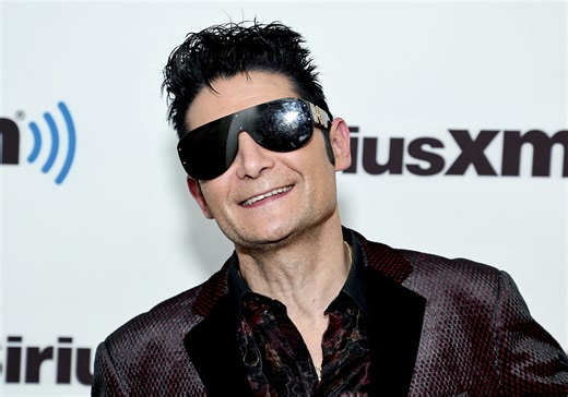 Corey Feldman performs 'Smooth Criminal' with Alien Ant Farm: Watch