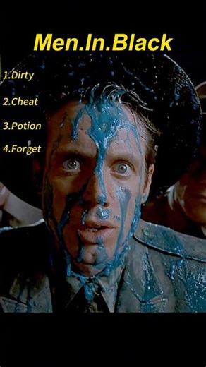 Men in Black (1997) | “Give Me Your Attention for a Moment” – The Alien Reveal Begins 👽🔑