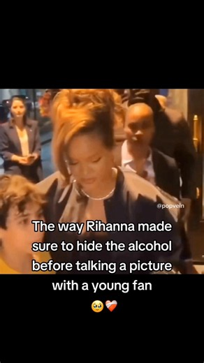 The way Rihanna made sure to hide the alcohol before taking a picture with a young fan 🥹❤️‍🩹