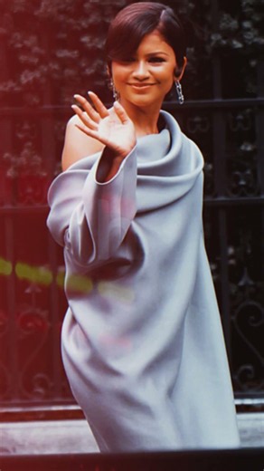 Zendaya STUNS in head-to-toe gray at Louis Vuitton Cruise Show 😍 | #shorts #fashion