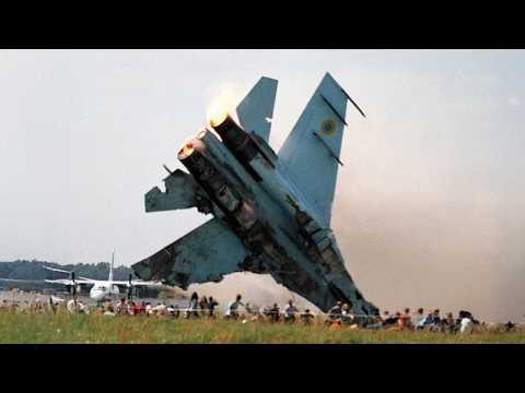 75 Shocking Plane Crashes and Mistakes Caught on Camera #1