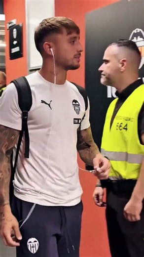 ¡Nuestra llegada a Mestalla! 🏟️🧡| VALENCIA CF