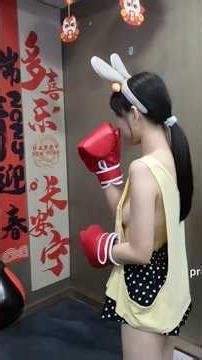 Stunning Female Boxer: The Perfect Mix of Power & Beauty