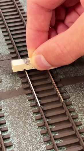 How to Clean Model Railroad Rails After Painting (HO Scale)