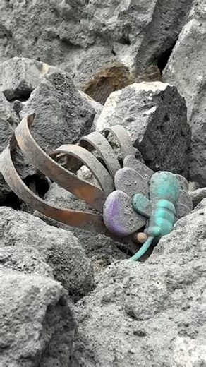 Strike in Southern Lebanon kills five children