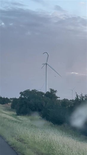 Wind turbine failure caught on camera