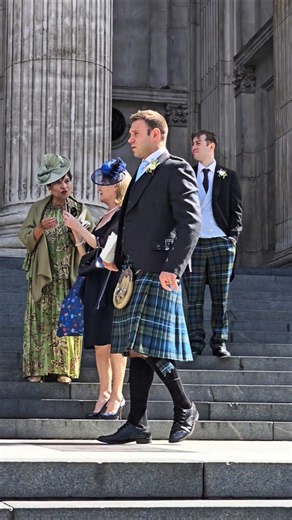 Traditional Highland dress at St Paul's - Display of Scottish heritage & tartan for a London wedding