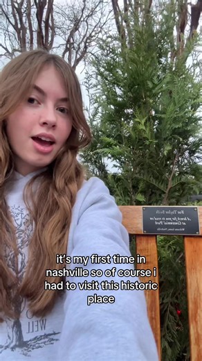 taylor’s bench in nashville 🤗 #fangirl #taylorswift #thelifeofashowgirl #invisiblestring #fyp folklore thefateofophelia