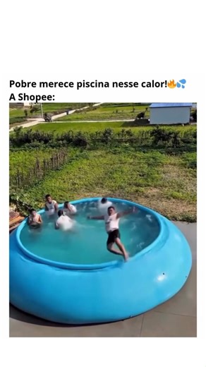 Piscina grande para curtir todo mundo junto | Logo eu