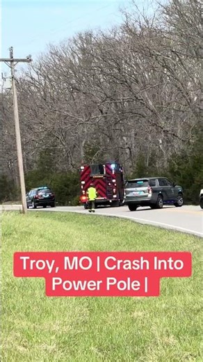 CWN TRAFFIC ALERT — Troy, MO | Crash Into Power Pole |