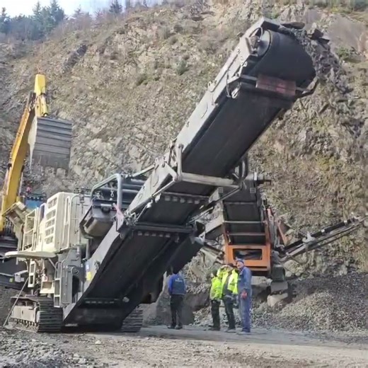 Metso ST 2.8 Siebanlage & Metso LT96 Brecher - SCHILLING