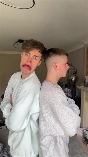 We know the muffin man 😗 #fyp #foryou #muffinman #adamlambert