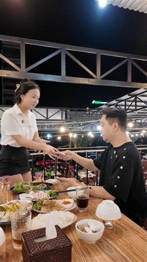 Em ơi tính tiền em ơi