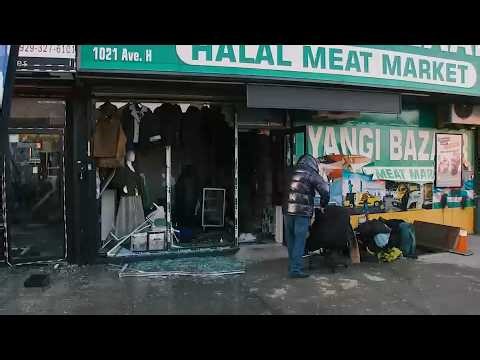 Fire tears through building housing row of businesses in Midwood, Brooklyn