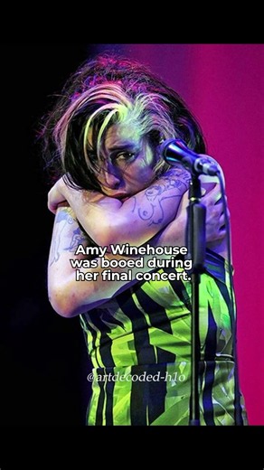 The Night Amy Winehouse Faced an Angry Crowd