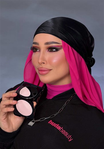 Huda Beauty Compact Powder Review