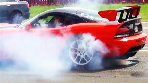 Powerful V10 sports car shows off in smoky burnout
