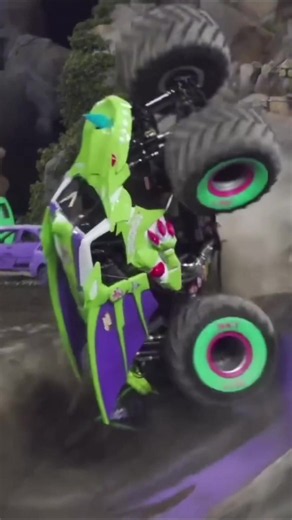 Epic Monster Trucks Video: Best Monster Jam Show Clips