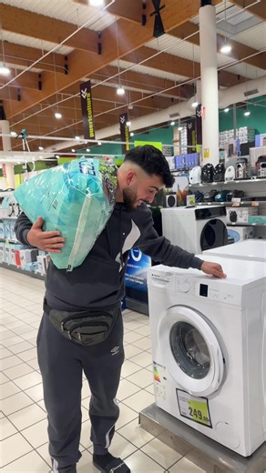 @Juanka Lobato Se le ha roto su lavadora 😭🤣