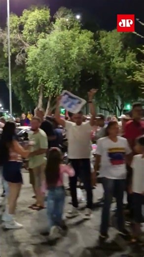 Manifestantes comemoram prisão de Maduro durante ato em Boa Vista (RR) #shorts
