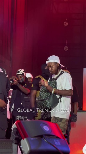 Shatta Wale gifts GH₵5,000 to policewoman at ShattaFest