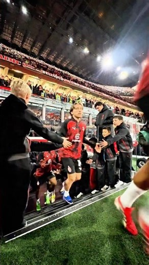 Let’s go Milan! ❤️🖤 | #shorts