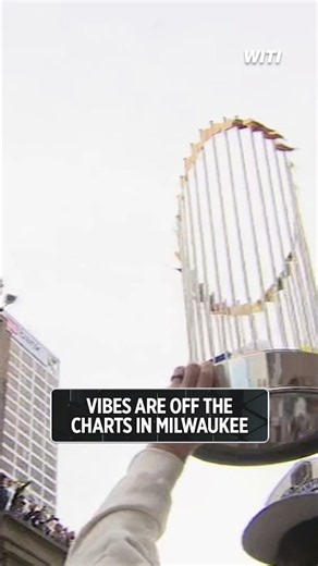 What an incredible sight at the Brewers World Series Parade! (via WITI)