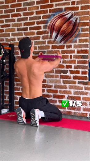 💪 5 Back Exercises to Release Tension & Improve Mobility 🌀 Feeling tight after sitting all day? 🪑😣 Try this quick 5-exercise routine to stretch and strengthen your spine, shoulders, and upper back! 🧘‍♂️✨ Routine: 1️⃣–5️⃣ Perform each slowly for 20–30 seconds ⏱️, focusing on control and proper form ✅ 💥 Sets: 2–3 per exercise 💨 Tips: Breathe deeply 🌬️, move mindfully 🧠, avoid rushing 🐢 This simple routine relieves back tension 😌, improves posture 🏋️‍♂️, and makes your spine feel amazin