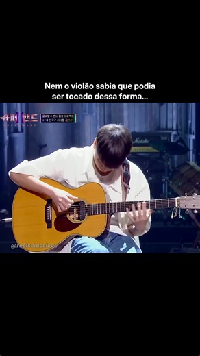 🇰🇷🐦‍⬛ Kim Jinsan – Crow Kim Jinsan – violão 🎸 Superband 2 – JTBC, episódio 2 • Quando Crow começou, o produtor Lee Sang-soon, do júri do Superband 2, programa da TV coreana JTBC, ficou de boca aberta, segundo o site de notícias Starnews. Kim Jinsan foi o segundo participante a entrar no episódio exibido em 5 de julho de 2021. No fim, Lee Sang-soon disse que a técnica do rapaz não tinha o que criticar e que ele tocava muito melhor do que o próprio jurado. Para Lee Sang-soon, mesmo com tanta t