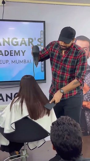 Nanoplastia demo given by Naitik sir to Neon academy students Mumbai.Best academy for Hair dressers
