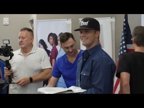 Country superstar Parker McCollum surprises nurses ahead of National Nurses Week