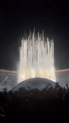 Gokil specktah🔥🤩 kanye west live concert in jakarta @queen. #lizanatalia #fyp #viral #kanyewest #ye