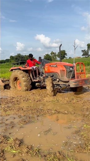 Kubota 4wd tractor working in mud #shorts #trending #tractor
