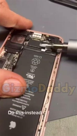 How To Remove Battery Easy And Safe Method 🗜️📱 #BatteryRemoval #PhoneRepair##gizmodaddyinstitute