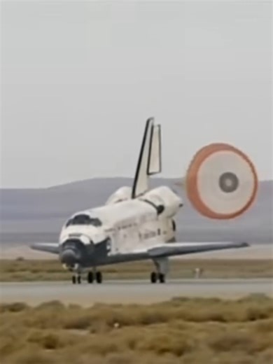 Space Shuttle Discovery STS-128 Lands Safely