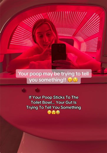 Not to be TMI… but poop that sticks to the toilet bowl can actually tell you a lot about what’s happening in your gut. 👀 Most people think it’s normal, but it can sometimes point to: 1️⃣ Gut imbalances – your microbiome may be off 2️⃣ Possible parasites or digestive dysfunction affecting breakdown of food 3️⃣ A low fiber diet that isn’t supporting proper elimination Your bowel movements are one of the clearest daily health signals your body gives you. When digestion is working well, stool shoul