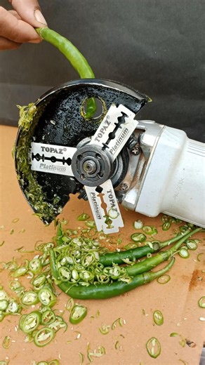 ग्राइंडर मोटर को 🌶️🌶️🫑 मरचुं कटिंग मशीन बनाया • Dc motor New project