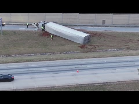 Overturned tractor trailer closes I-75 exit in Cobb County, causing major backup