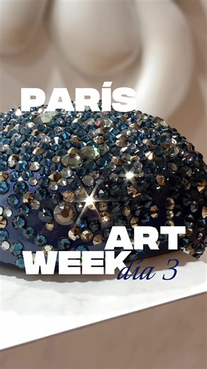 Último día exponiendo en el Carrousel du Louvre! 🥹🇫🇷 Gracias a todos los que se dieron el tiempo de venir y conocer mi arte, hasta pronto París! ✨ #mafersalinas #arte #gota #louvre #artweek