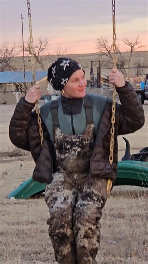 Quite sunset 🌇 😍 at the country side 🤠🐂🦃🐥🐓🦆 #cowboy #country #ranch #cowgirl | Valentina Shevchenko