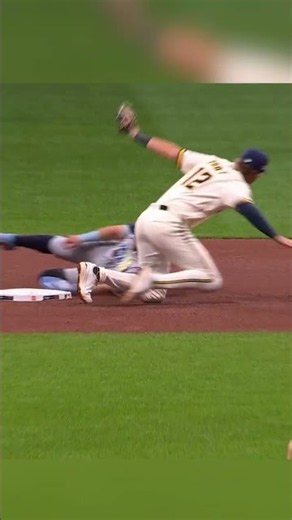 William Contreras is taking over with his cannon of an arm 💪