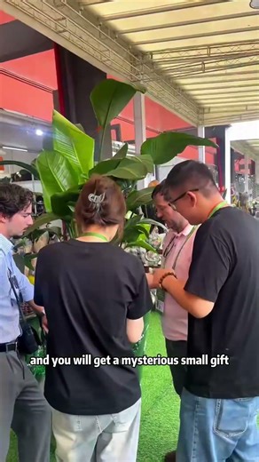 MDJ Booth: Crowds & Warm Welcome