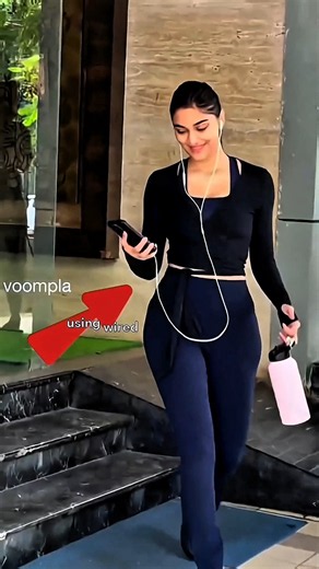 Why Celebrities Use Wired Earphones 😱
