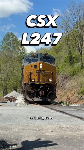 CSX L247 out of Erwin, TN passes Forbes Crossing #csx #train #railfan #railroad #local