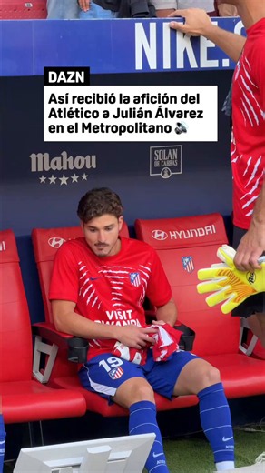 🚨😳 Julian’s reaction to Atlético’s fans booing when his name was announced. https://t.co/Z5WNq7L1fK
