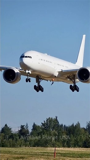 Singapore Airlines Boeing 777X Landing at Paine Field | 777-9 N2008K Test Flight