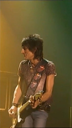 The Rolling Stones sing their powerful song Dance pt4
