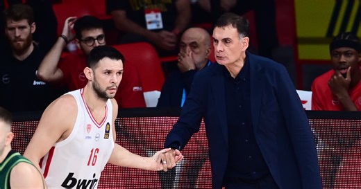 Αποθέωση Μπαρτζώκα σε Παπανικολάου: «Τα 800 παιχνίδια στον Ολυμπιακό είναι 1.500 σε άλλη ομάδα» | Flash