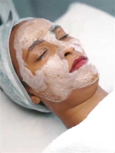 Dermaplaning እና Facial Treatment እንዴት የቆዳ ውበት እና ብሩህነት ይመልሳሉ?