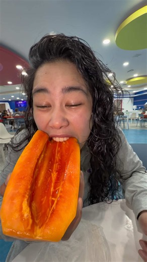 Buy Fresh Papaya from the Street Vendor – Tips for Crunchy, Ripe Fruit